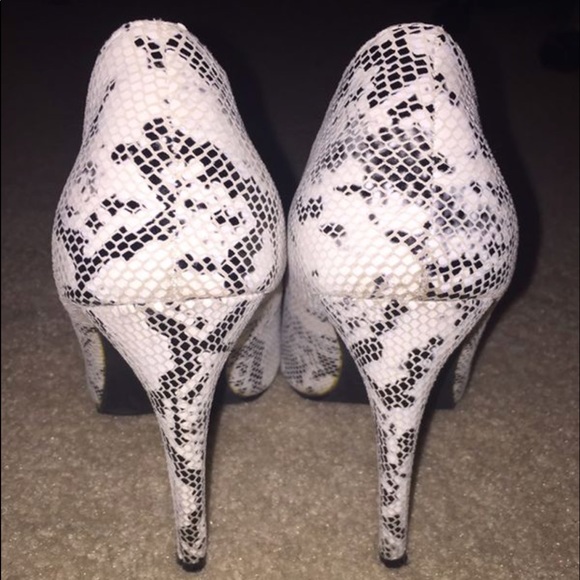 MICHAEL ANTONIO Heels NWOT Size 7.5 - Picture 3 of 4